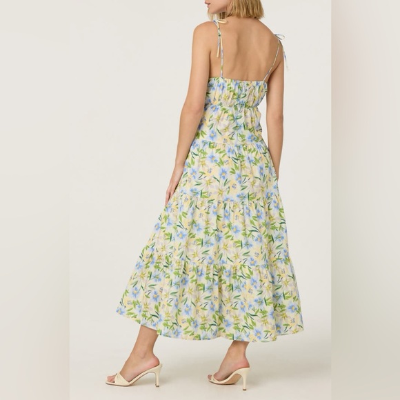 ASTR The Label Tie Strap Tiered Maxi Dress Size Medium Cream Blue Floral NWOT - Picture 3 of 13